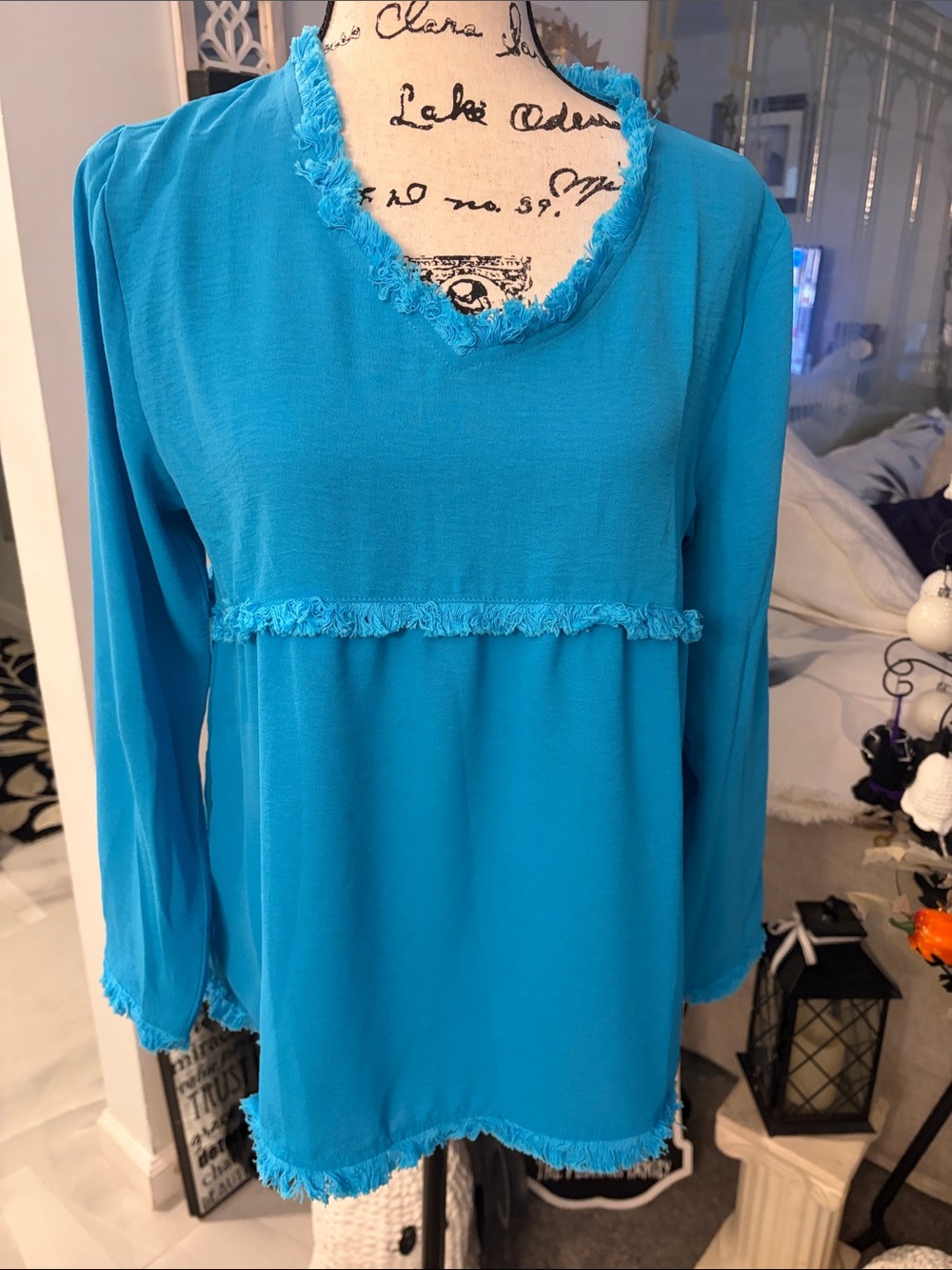 Frayed V-Neck Long Sleeve Top in Turquoise